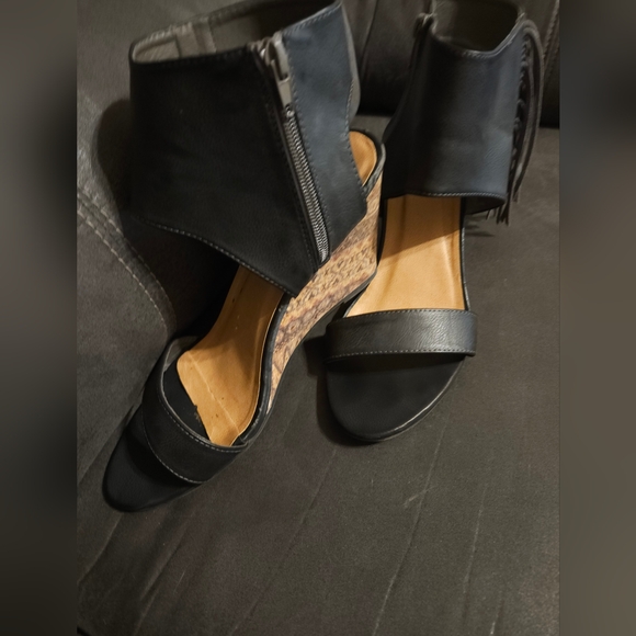 RAMPAGE Aztec Cork Wedge sandals Leather Ankle Zipper fringe sz9.5 - Picture 2 of 9